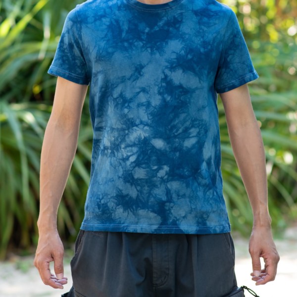 Ryukyu indigo hand-dyed T-shirt